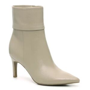 NWT Women’s Marc Fisher Gilee Side Zip Bootie Beige